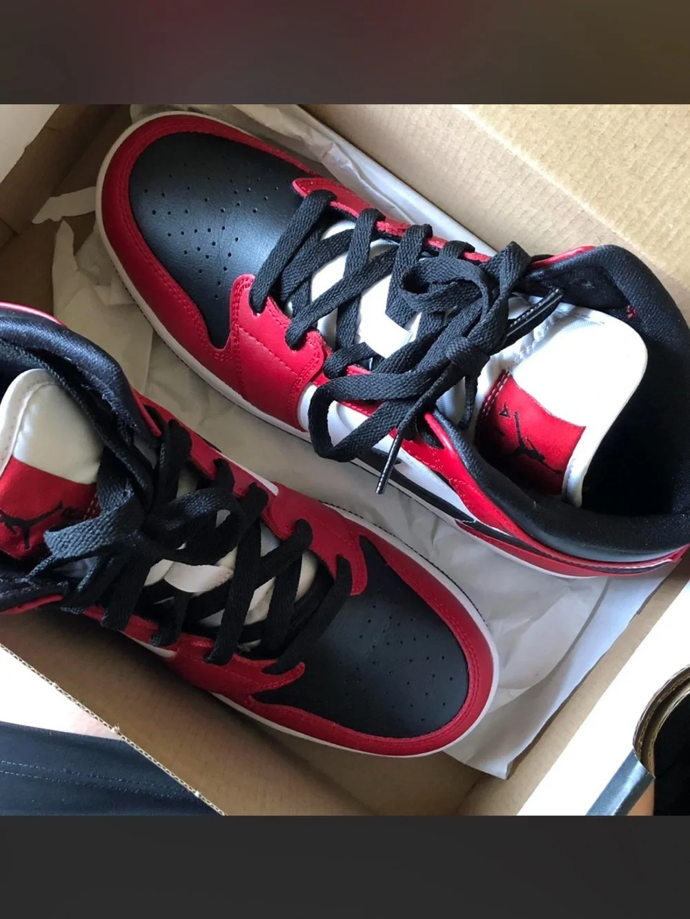 Air Jordan 1 Mid GS ‘Chicago Black Toe’ <3